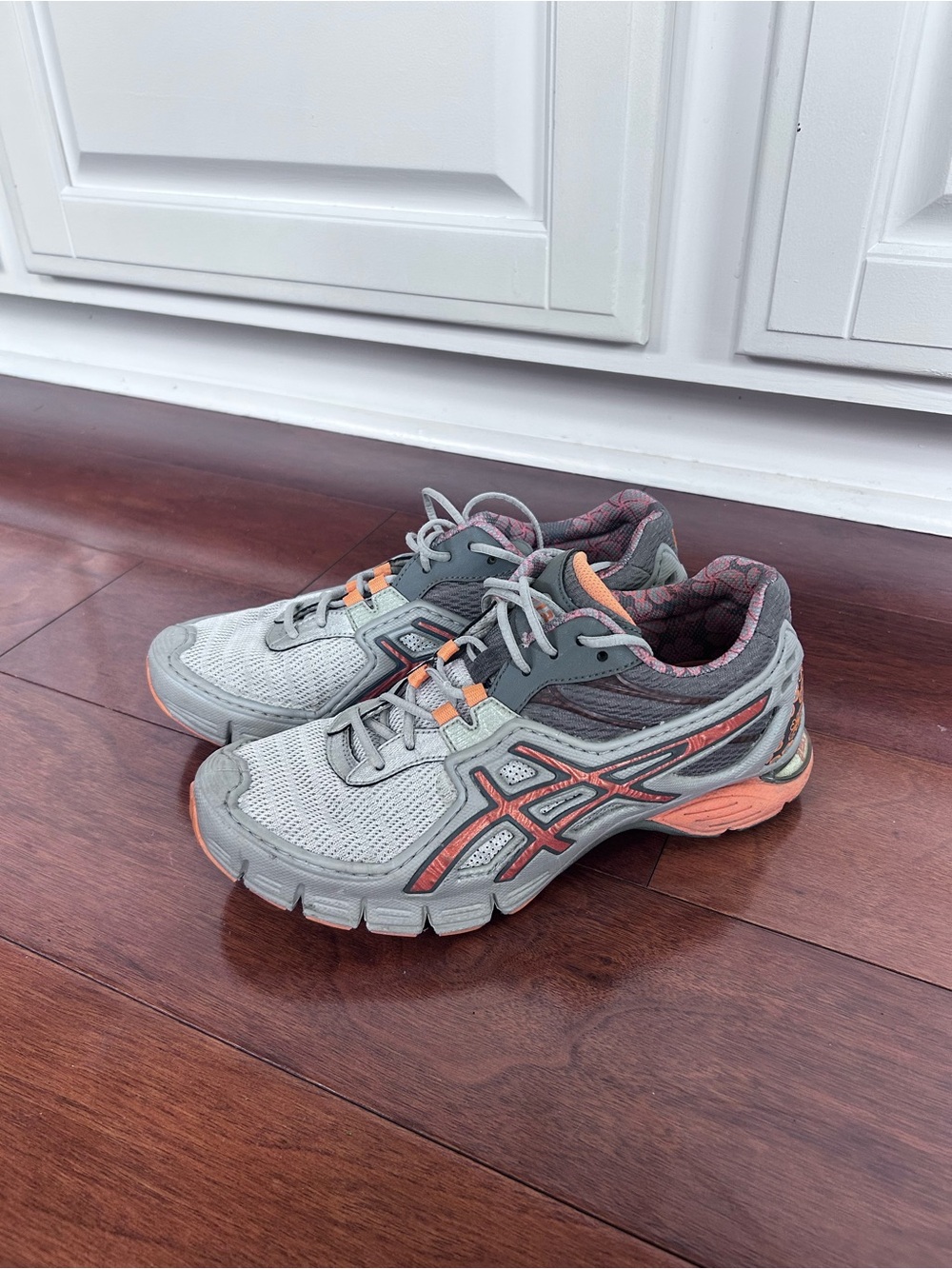 ASICS gel women’s sneakers size 7